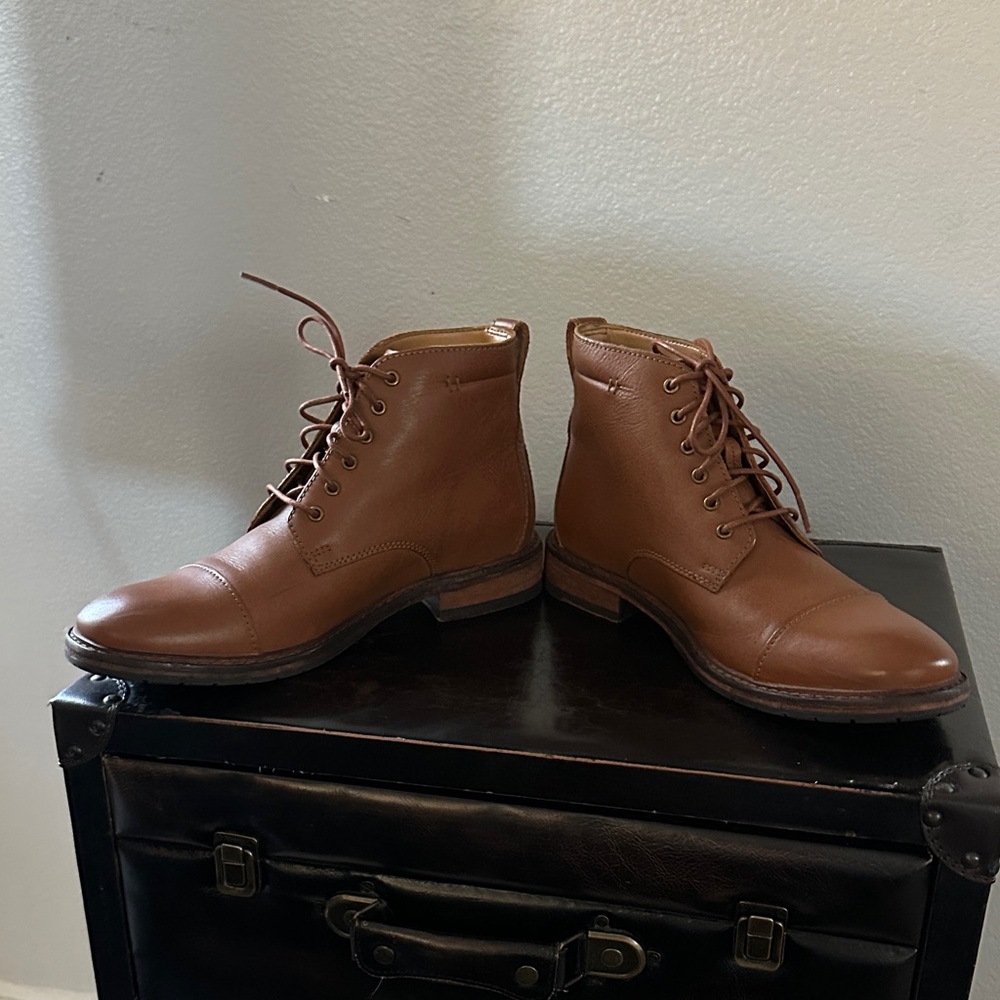 Clarks Men's Tan Leather Chukka Boots - Picture 6 of 10